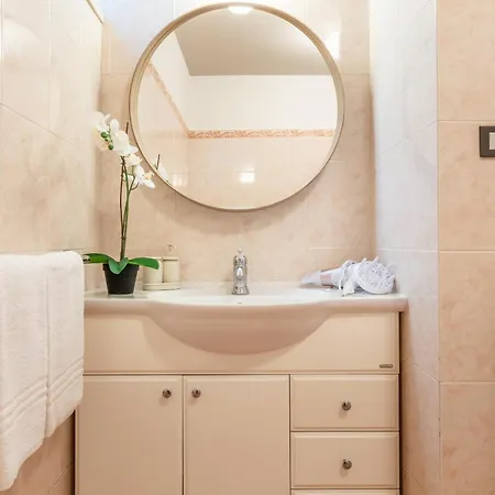 Flora Apartman