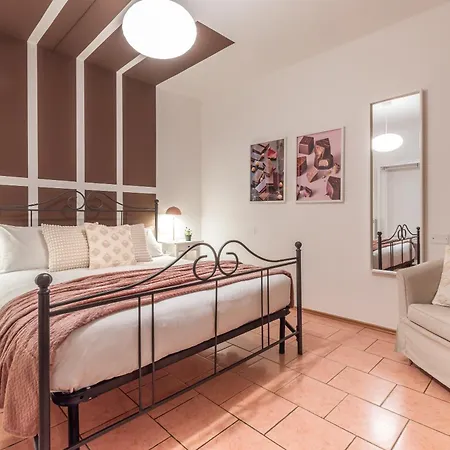 Flora Apartman