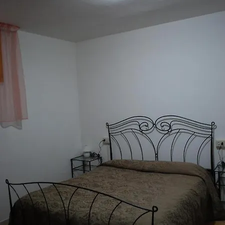 Flora بيرودجا